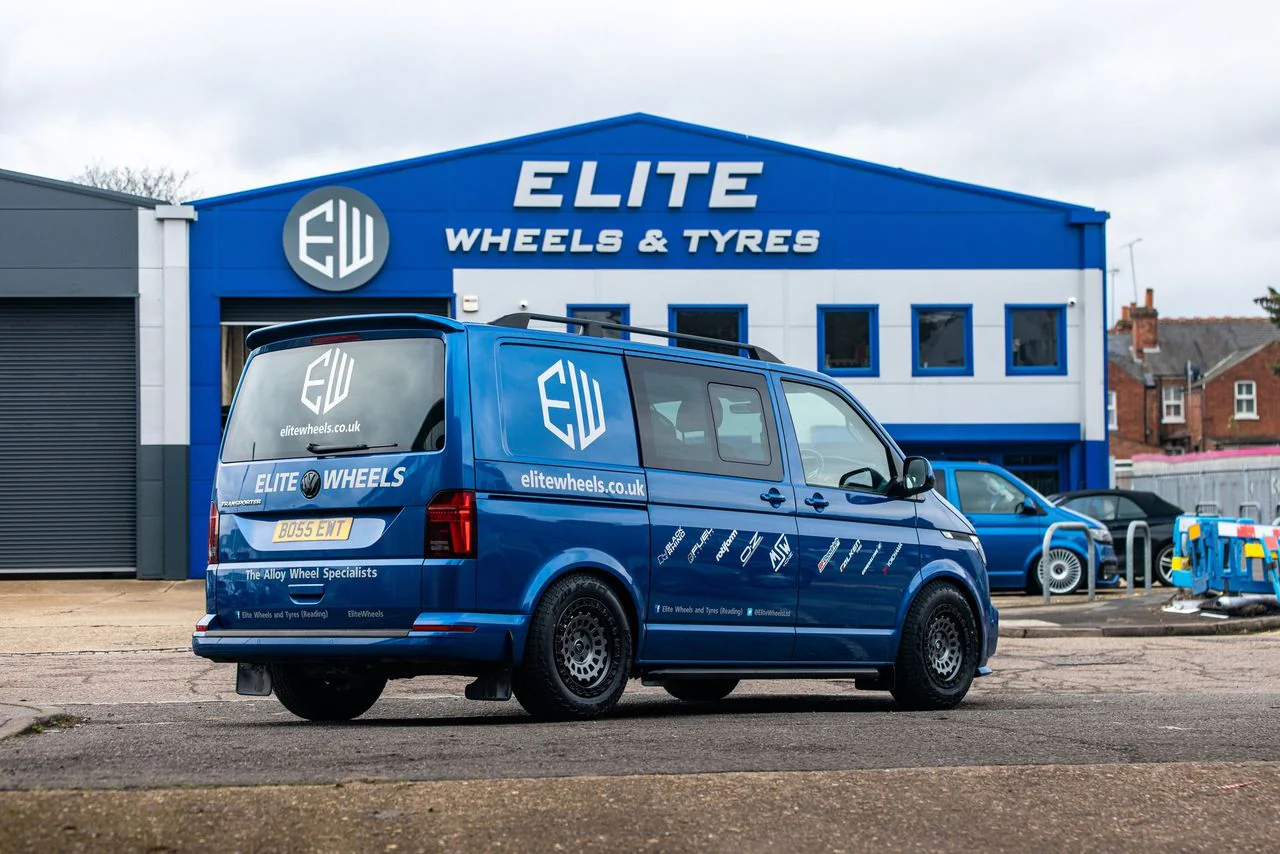 17" Volkswagen Transporter Fuel Zephyr Matt Grey Alloy Wheels - Image 4
