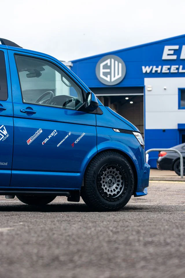 17" Volkswagen Transporter Fuel Zephyr Matt Grey Alloy Wheels - Image 5