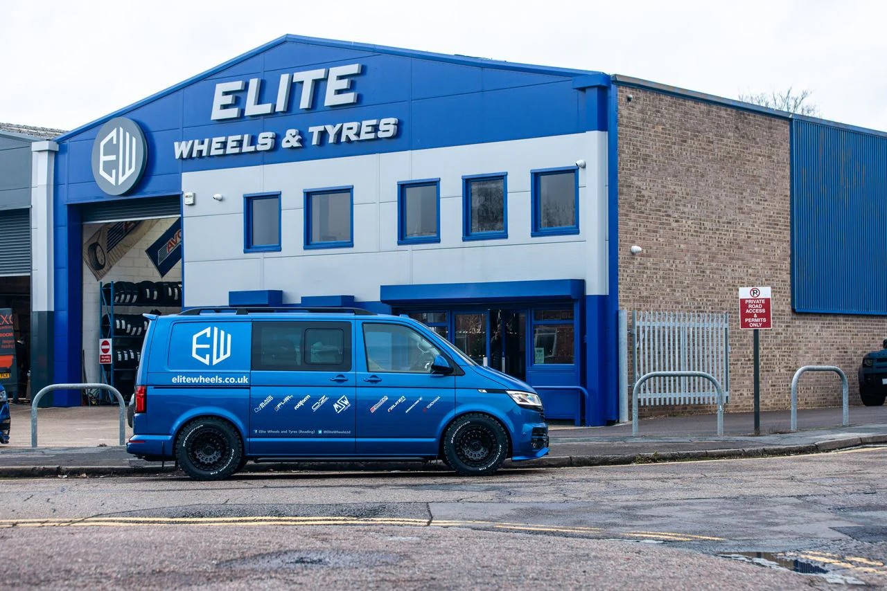 17" Volkswagen Transporter Fuel Zephyr Black Alloy Wheels - Image 7