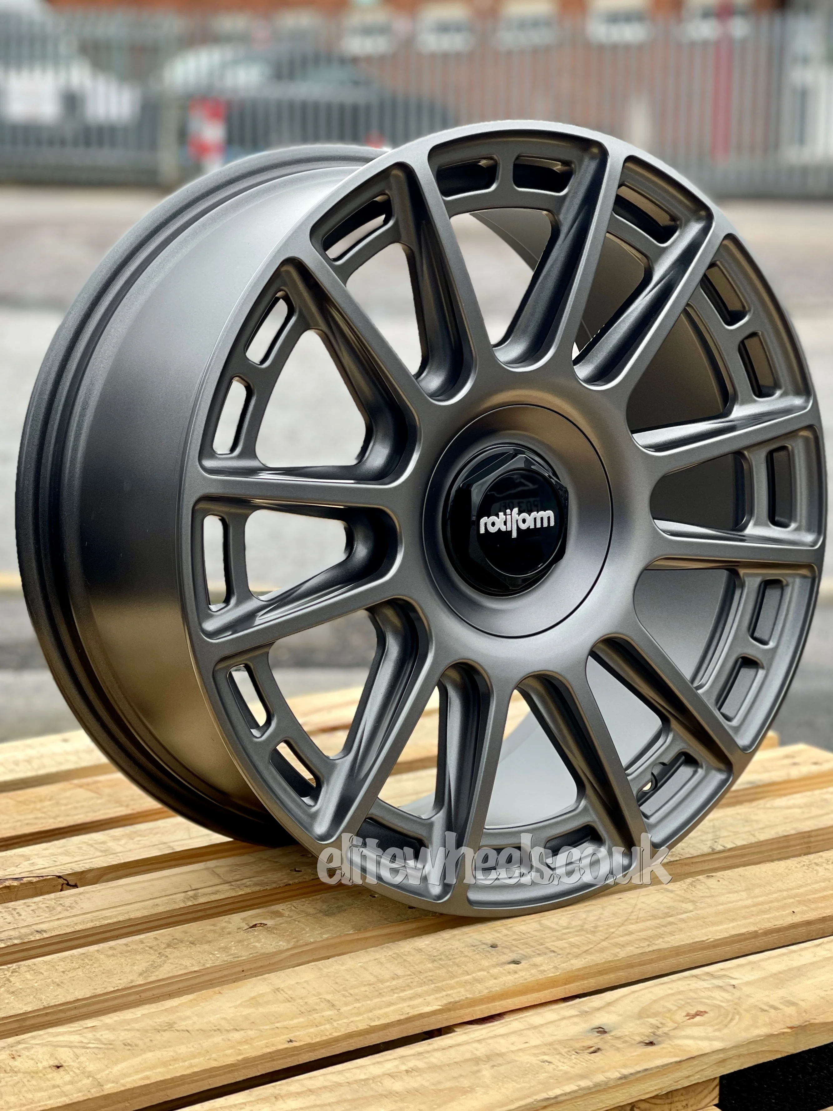 19" Volkswagen Transporter T5 T6 Rotiform OZR Grey Alloy Wheel - Image 4