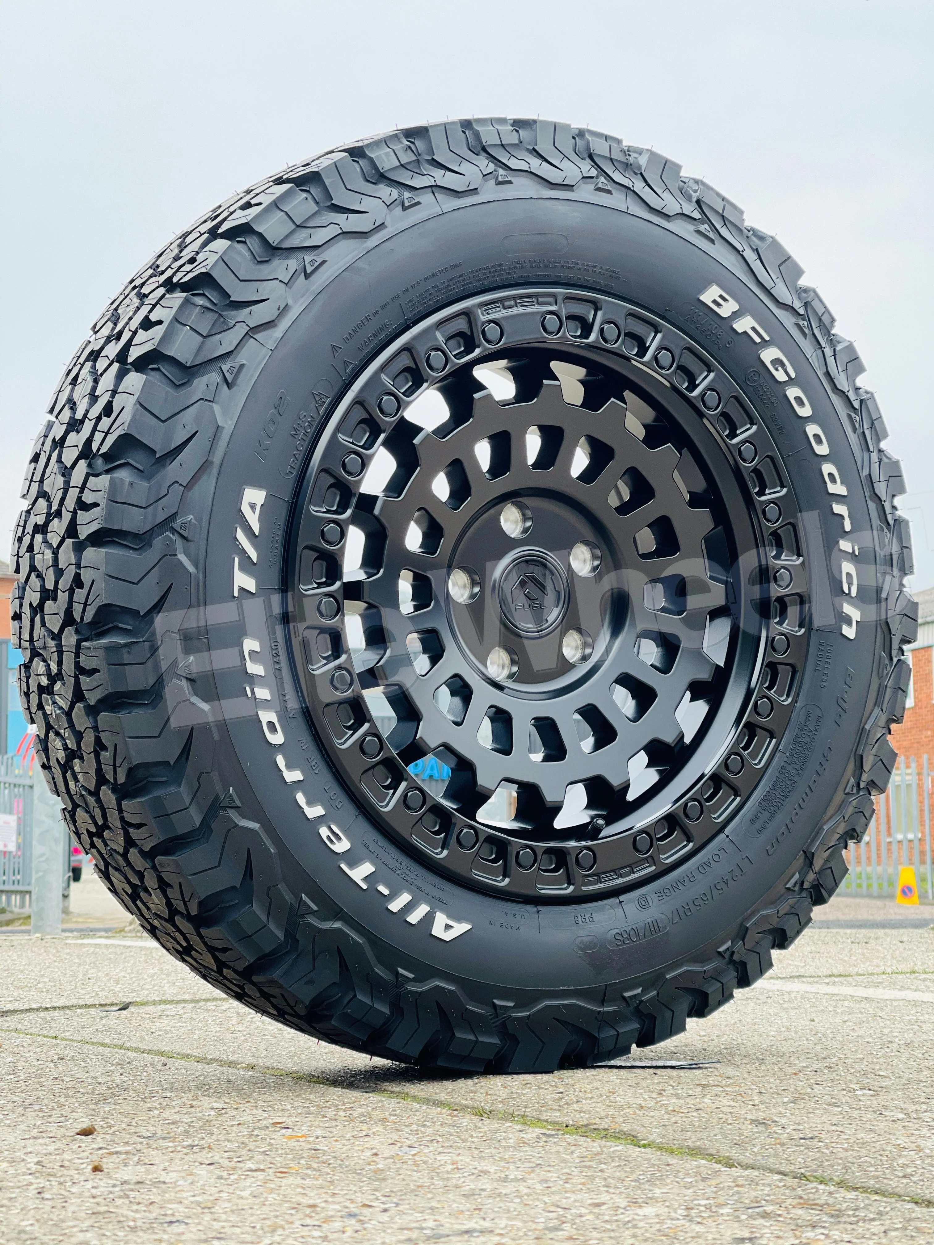 17" Volkswagen Amarok Fuel Zephyr Black - Image 6