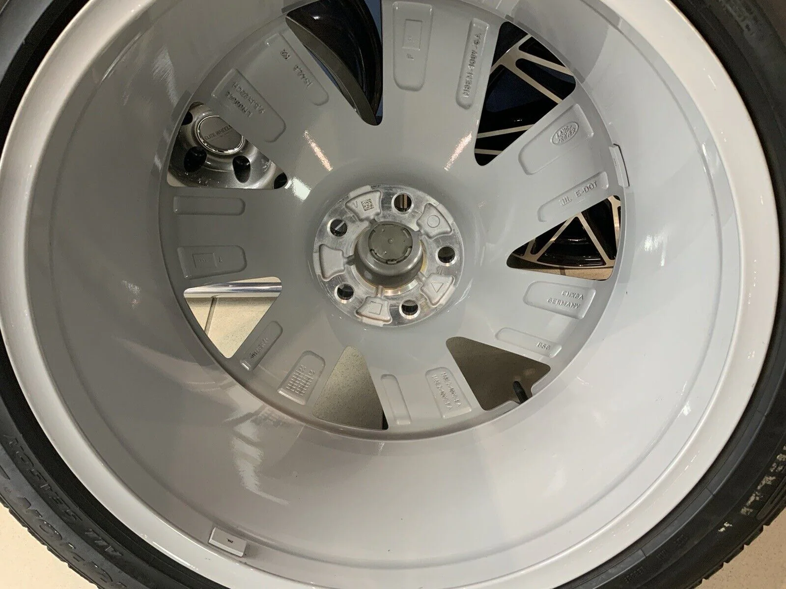GENUINE RANGE ROVER  L460 22" STYLE 7023 ALLOY WHEELS & TYRES - Image 7