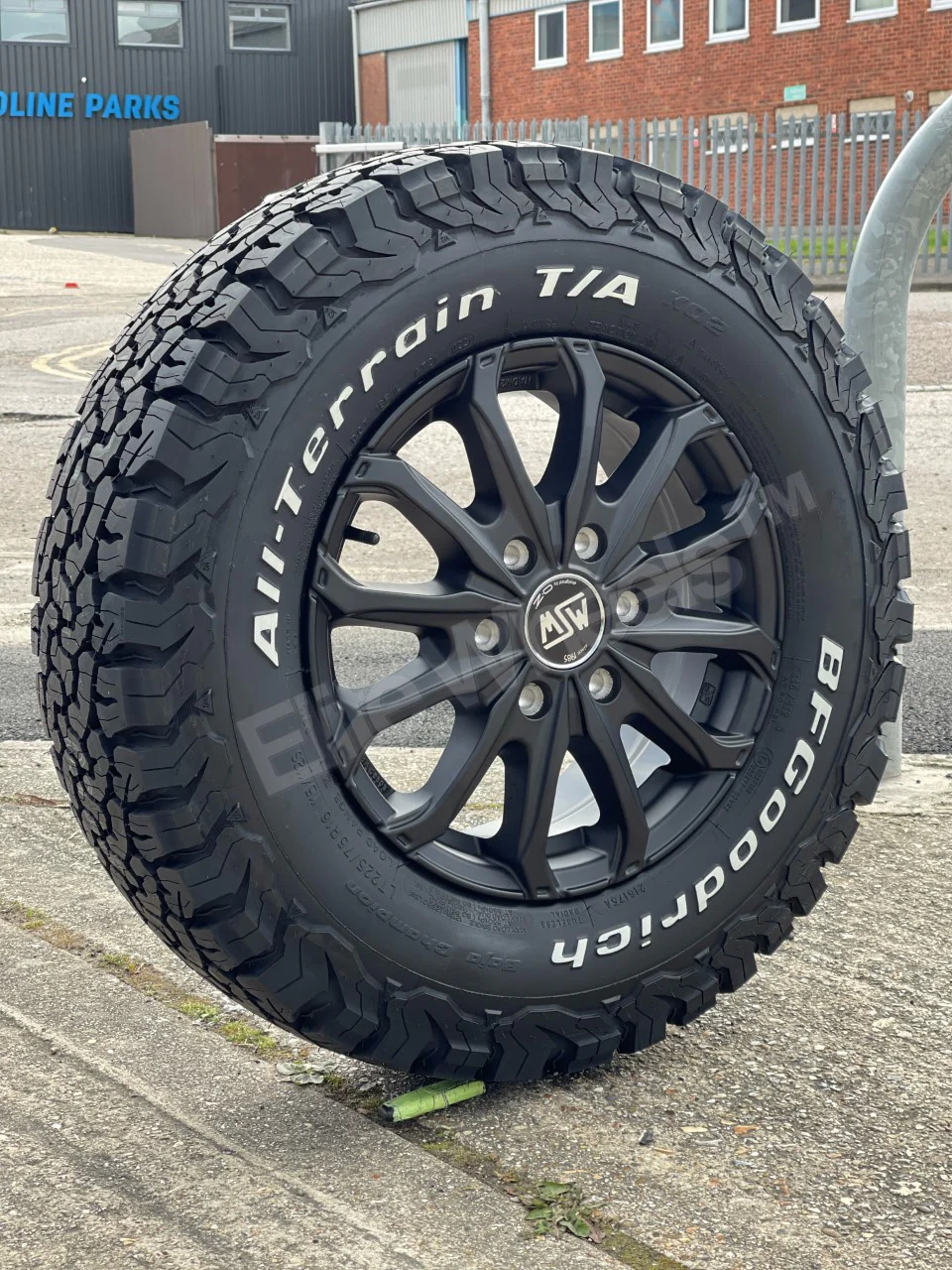 16" Mercedes Sprinter Volkswagen Crafter MSW 48 6x130 - Image 3