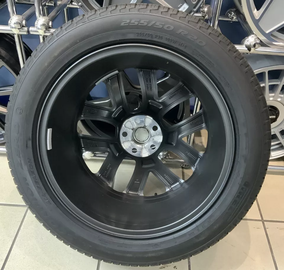 RANGE ROVER VELAR ALLOY WHEEL & TYRE 20" BRAND NEW SMALL MARK - Image 3