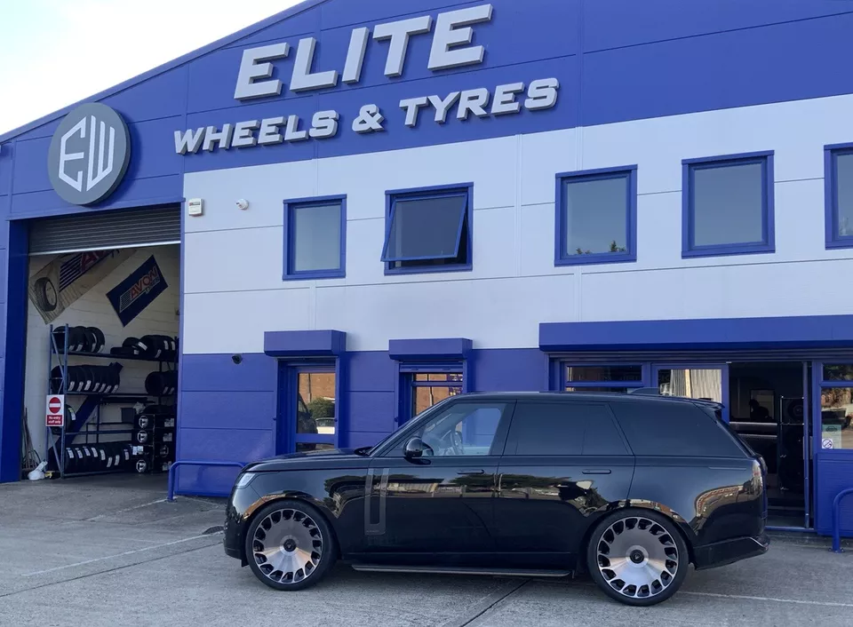 RANGE ROVER VELAR ALLOY WHEEL & TYRE 20" BRAND NEW SMALL MARK - Image 5