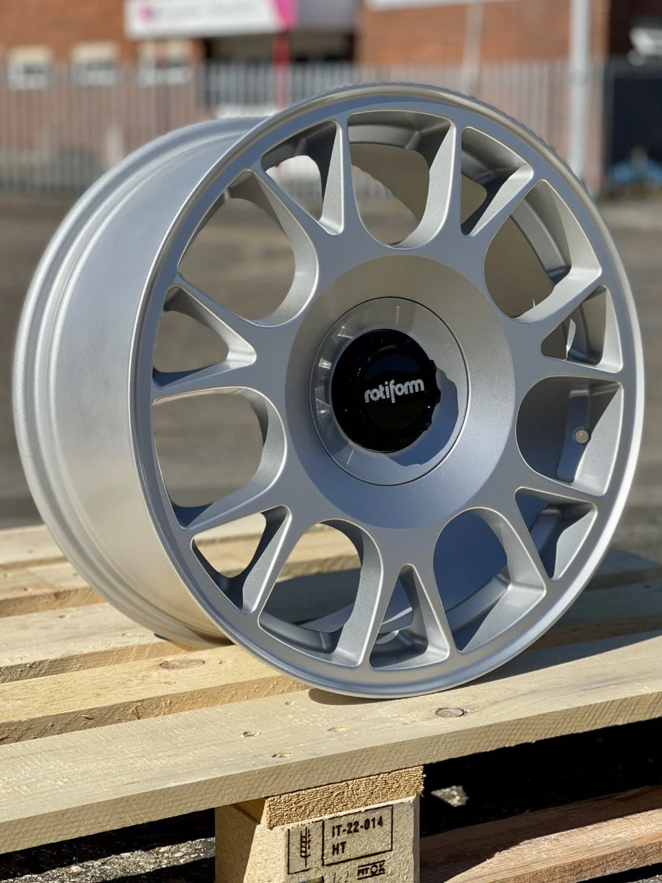 18" Volkswagen Golf Rotiform Tuf-R Silver Alloy Wheels - Image 3